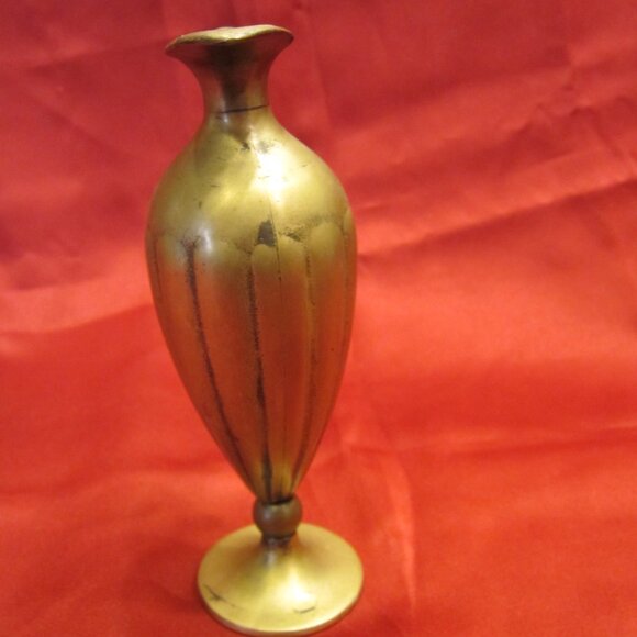 RETRO 70'S BRASS PITCHER, URN STYLE W/RIBBED SIDES - Picture 2 of 7